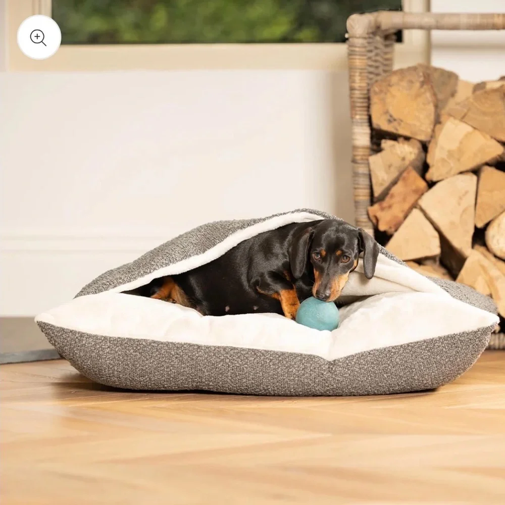 NWT and Sealed: Sleepy Burrows Pet Bed in Granite Bouclé by Lords & Labradors